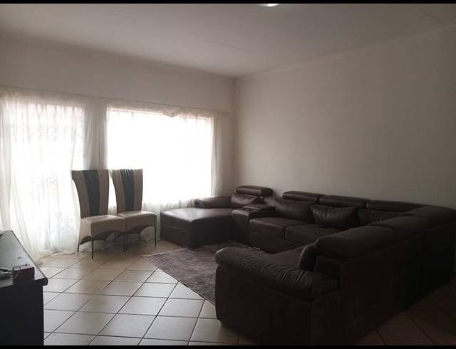 2 BEDROOM TOWNHOUSE FOR SALE IN ROBIN PARK